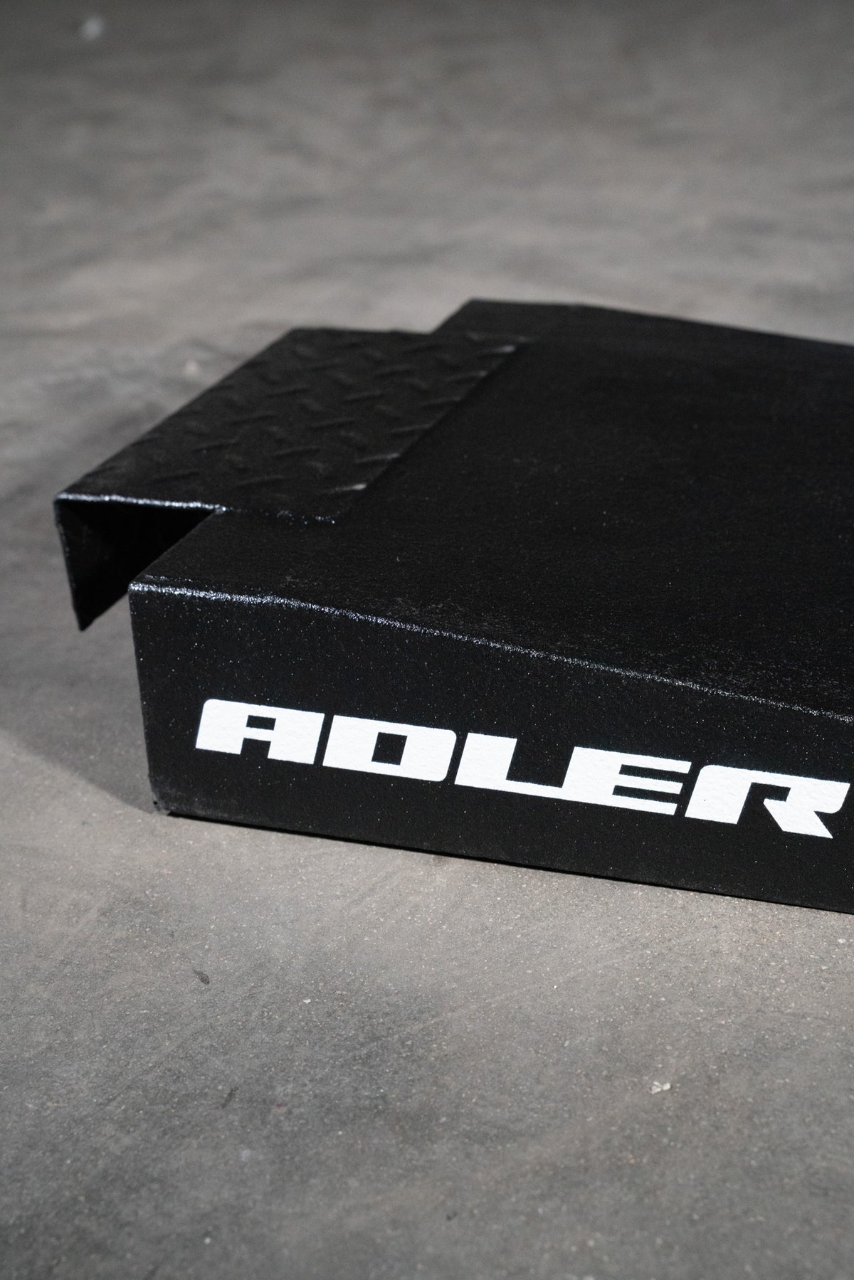 Close-up of the projecting metal hook at the upper end of an Adler RLR3 rack ramp.